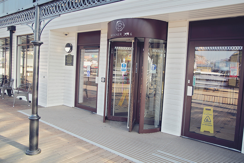 Papas Fish And Chips - Door